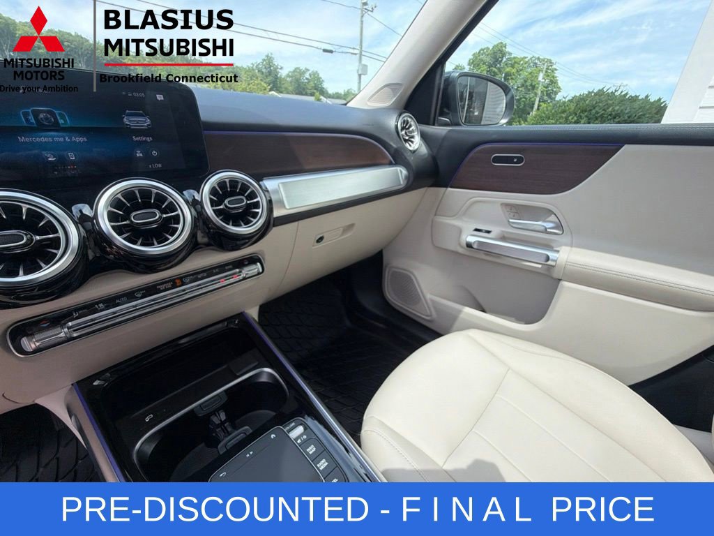 Used 2022 Mercedes-Benz GLB 250 4MATIC w/ Premium Package Lite image 39