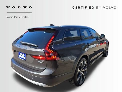 Certified 2025 Volvo V90 B6 Cross Country Ultra image 11
