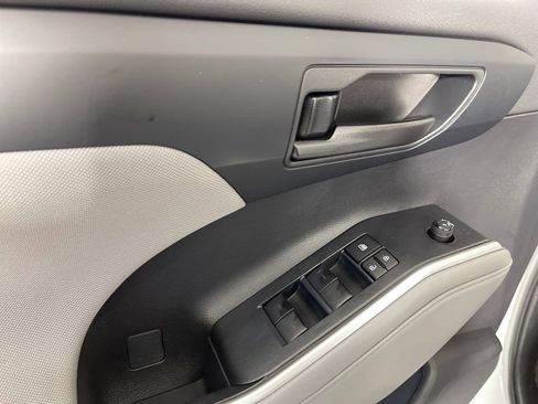 Certified 2023 Toyota Highlander LE image 16