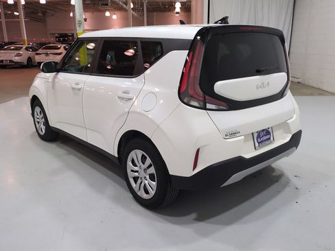 Certified 2023 Kia Soul LX FWD image 5