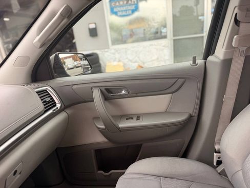 Used 2014 GMC Acadia SLE FWD image 15