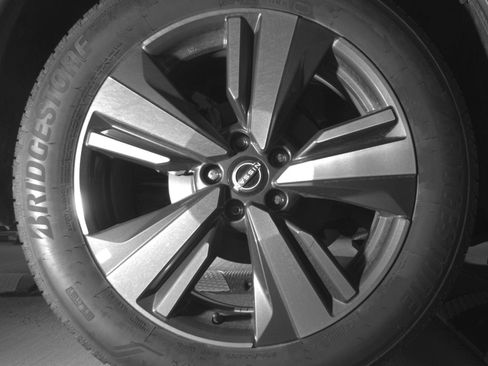 Used 2026 Nissan Rogue SL FWD image 15