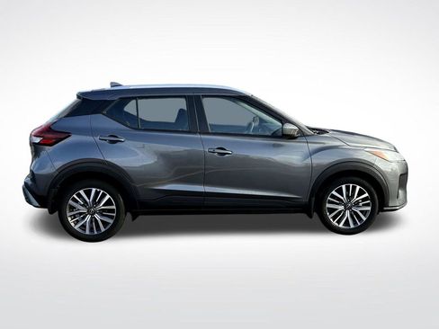 Used 2024 Nissan Kicks SV image 9