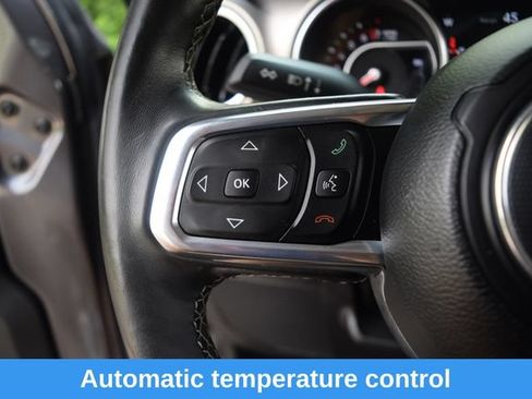 Used 2018 Jeep Wrangler Unlimited Rubicon w/ LED Lighting Group AWD/4WD image 6