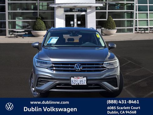 Certified 2022 Volkswagen Tiguan SE FWD image 2