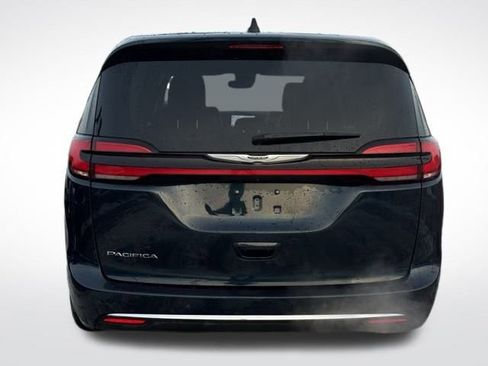 Used 2024 Chrysler Pacifica Touring-L image 7