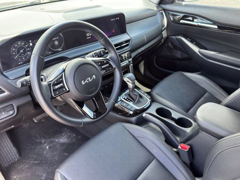 Used 2024 Kia Seltos EX FWD image 8
