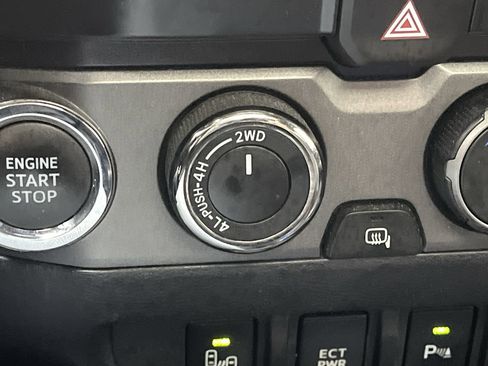 Used 2019 Toyota Tacoma TRD Off-Road image 15