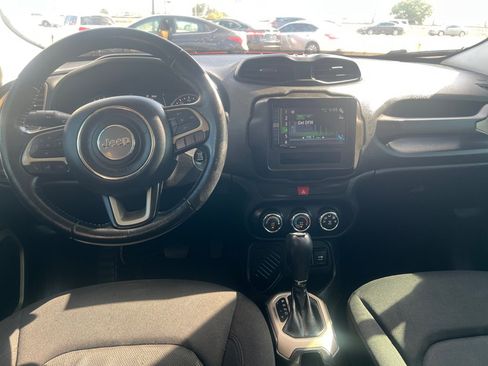 Used 2017 Jeep Renegade Latitude FWD image 19