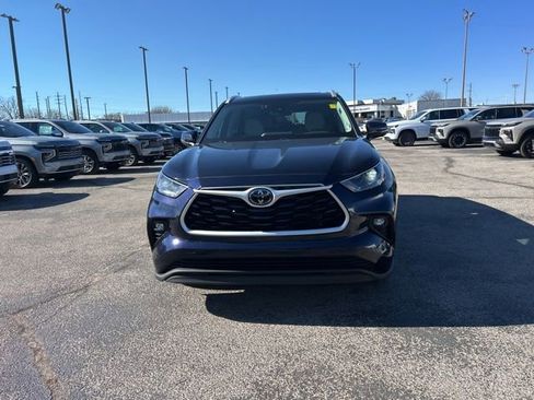Used 2023 Toyota Highlander XLE image 8