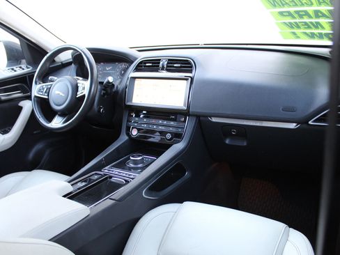 Used 2020 Jaguar F-PACE Prestige AWD/4WD image 24