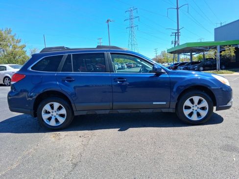 Used 2010 Subaru Outback 2.5i Premium AWD/4WD image 5
