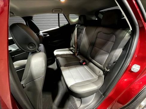 Certified 2025 Chevrolet Trax LT w/ Driver Confidence Package FWD image 18