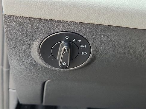 Certified 2022 Volkswagen Taos SE w/ Panoramic Sunroof Package image 24