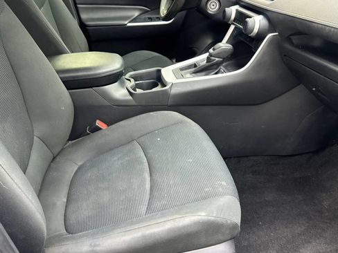 Used 2021 Toyota RAV4 LE FWD image 44