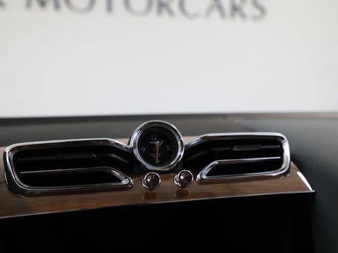 Used 2023 Bentley Bentayga image 22