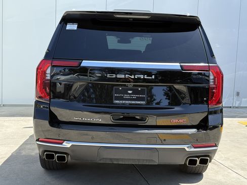 Used 2025 GMC Yukon XL Denali AWD/4WD image 8