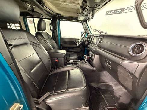 Used 2019 Jeep Wrangler Unlimited Sahara w/ Uconnect 4C Nav & Sound Group AWD/4WD image 23