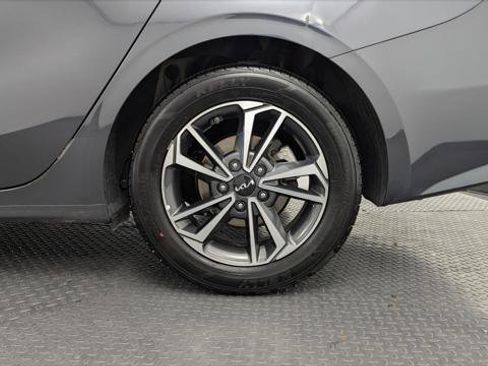 Used 2023 Kia Forte LXS image 29