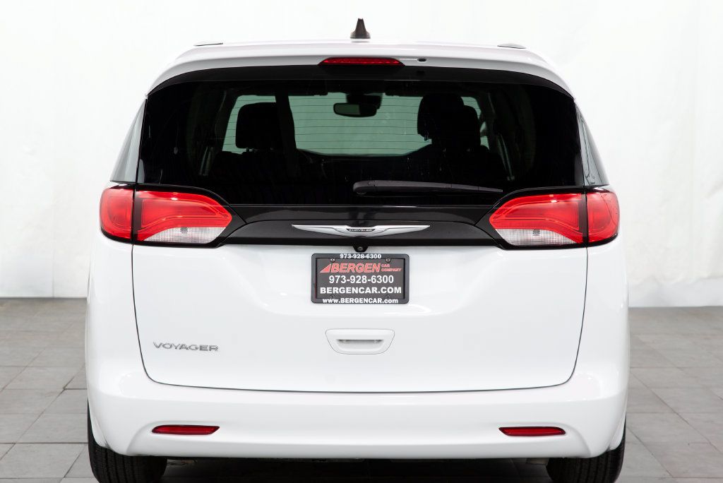 Used 2023 Chrysler Voyager LX FWD image 12