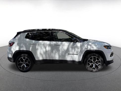 Used 2025 Jeep Compass Limited AWD/4WD image 8