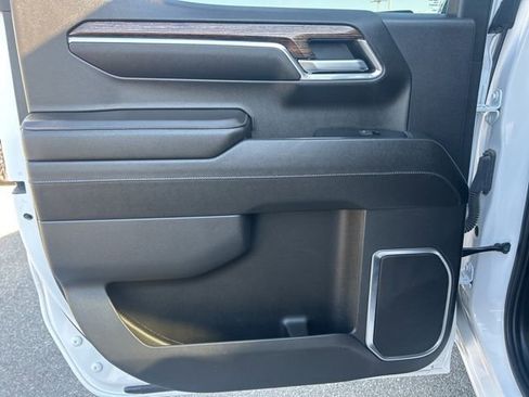 Used 2023 GMC Sierra 1500 SLE image 21