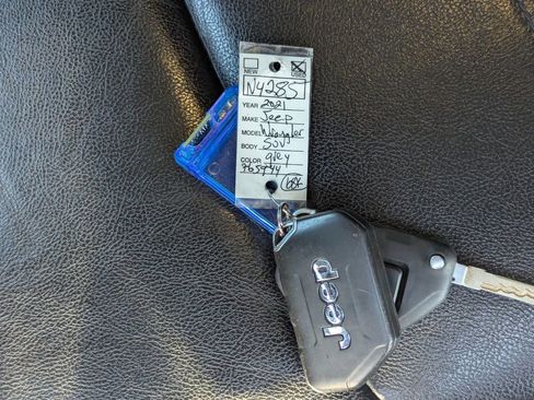 Used 2021 Jeep Wrangler Unlimited Sahara AWD/4WD image 37