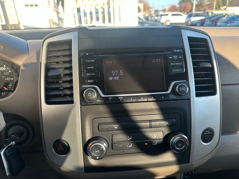 Used 2018 Nissan Frontier SV image 14