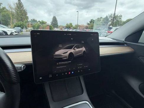 Used 2022 Tesla Model Y Long Range AWD/4WD image 25