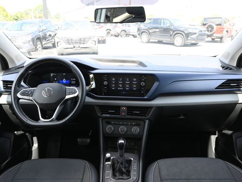 Used 2022 Volkswagen Taos SE image 3