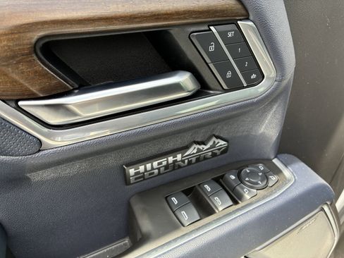 Used 2025 Chevrolet Silverado 1500 High Country w/ High Country Premium Package AWD/4WD image 26