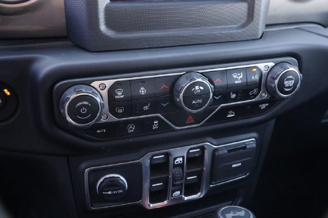 Used 2021 Jeep Wrangler Unlimited Sahara w/ Cold Weather Group AWD/4WD image 18