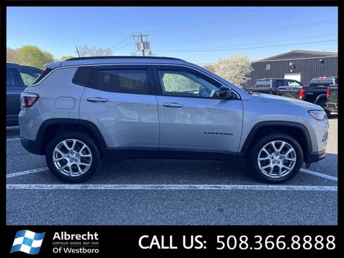 Used 2022 Jeep Compass Latitude AWD/4WD image 6