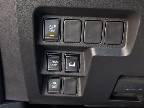 Used 2025 Nissan Frontier SV image 26