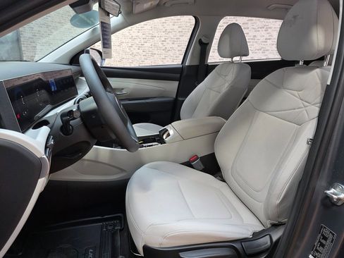 Certified 2025 Hyundai Tucson SE image 24