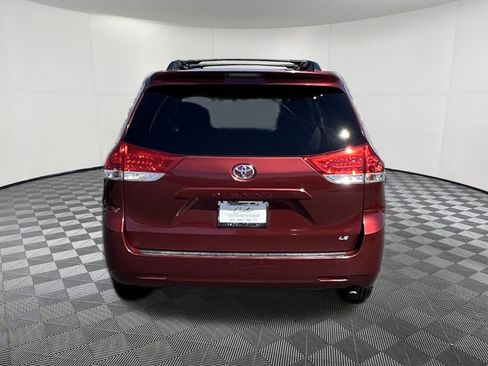 Used 2014 Toyota Sienna LE FWD image 5