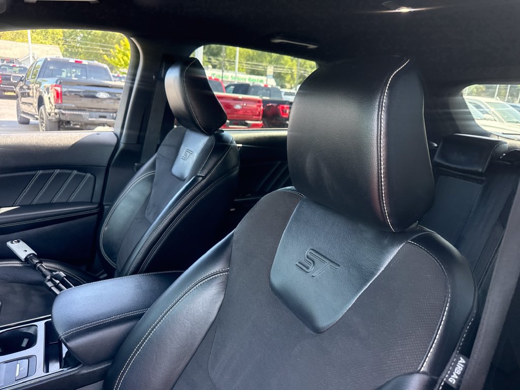 Used 2020 Ford Edge ST w/ Cold Weather Package AWD/4WD image 27