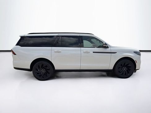 Used 2026 Lincoln Navigator L Reserve w/ Jet Appearance Package AWD/4WD image 4