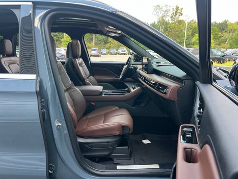 Used 2025 Lincoln Aviator Reserve w/ Luxury Package AWD/4WD image 39