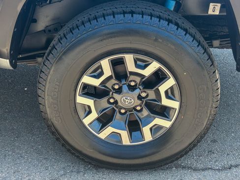 Used 2022 Toyota Tacoma TRD Off-Road RWD image 11
