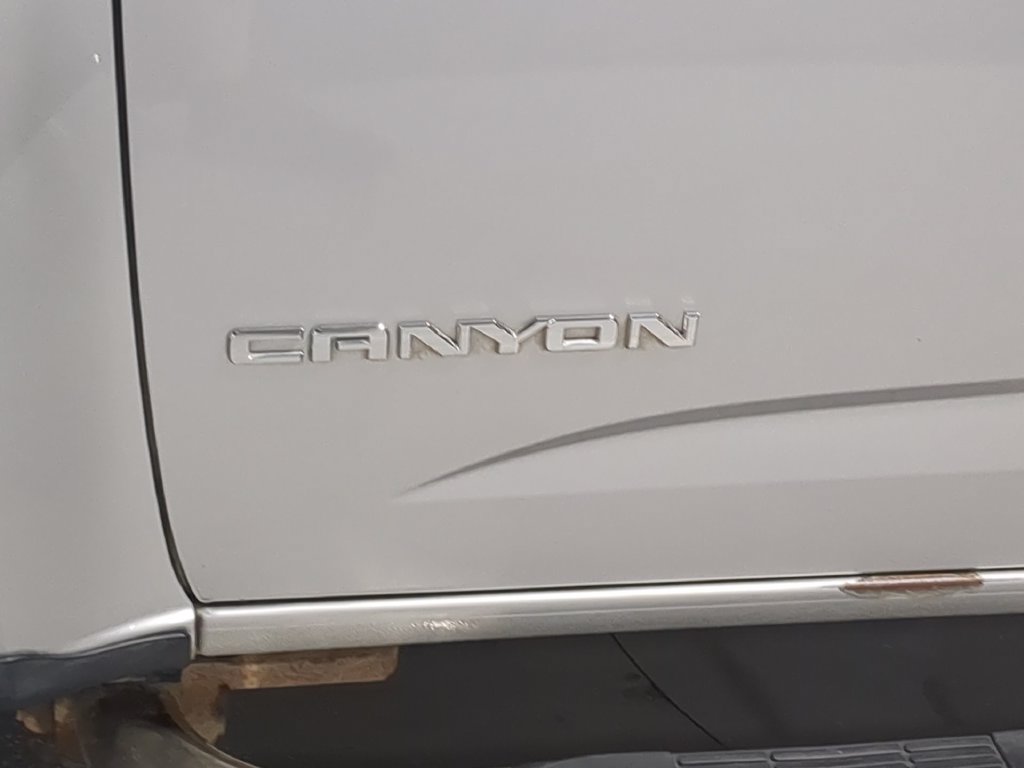 Used 2017 GMC Canyon SLT w/ Driver Alert Package AWD/4WD image 16