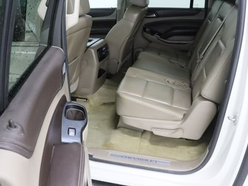 Used 2015 Chevrolet Suburban LT RWD image 26