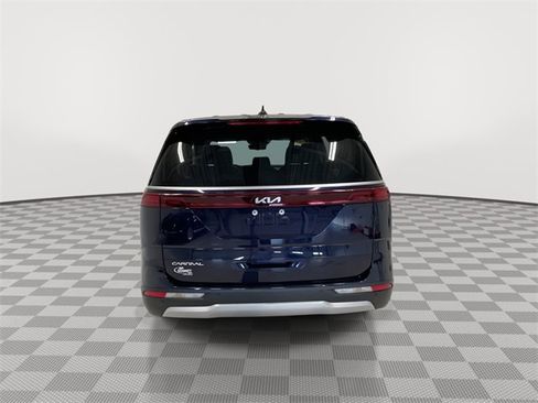 Used 2024 Kia Carnival LX image 9