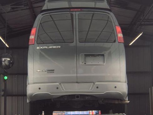 Used 2016 Chevrolet Express 2500 Extended RWD image 6