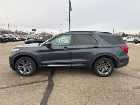 Used 2023 Ford Explorer XLT w/ Equipment Group 202A image 5