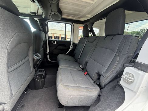 Used 2025 Jeep Wrangler Unlimited Sahara AWD/4WD image 26