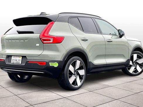 Used 2023 Volvo XC40 Recharge Ultimate image 16