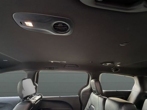 Used 2018 Chrysler Pacifica Touring-L Plus w/ Advanced Safetytec Group FWD image 27