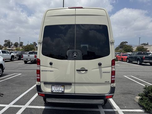 Used 2017 Mercedes-Benz Sprinter 2500 image 6