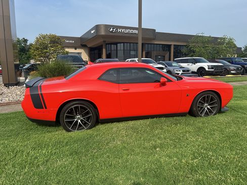 Used 2017 Dodge Challenger R/T Scat Pack RWD image 7